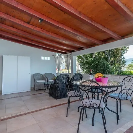 Apartment Helle Mit Meerblick Von Der Terrasse Trogir
