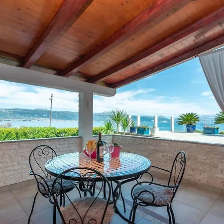 Helle Mit Meerblick Von Der Terrasse Apartment