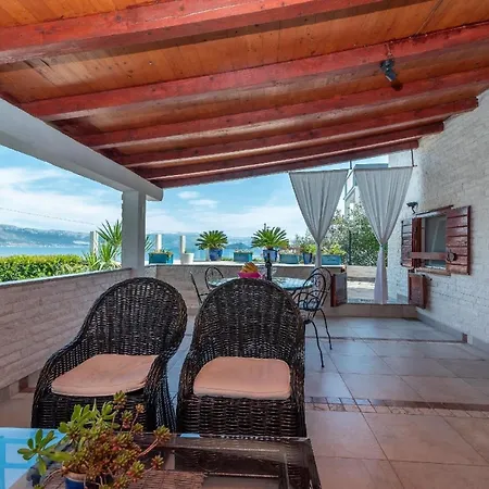 Helle Mit Meerblick Von Der Terrasse Apartment *
